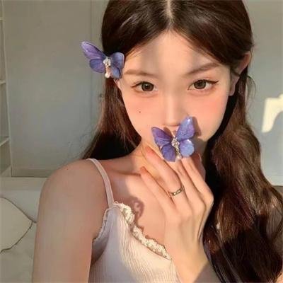 落在香杉树的雪花